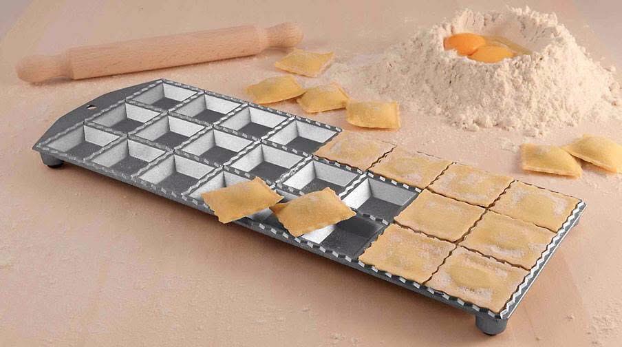 תבנית להכנת רביולי 24 שקעים